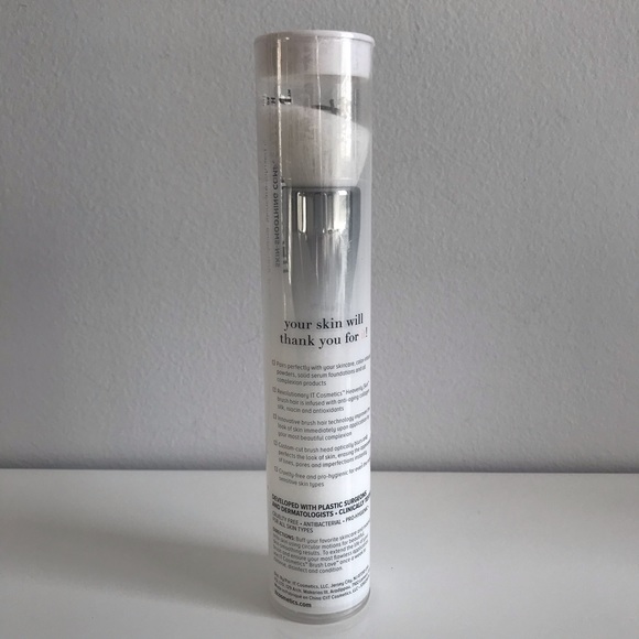 It Cosmetics Foundation Brush - Heavenly Skin Smoothing Complexion Brush 704 - Picture 6 of 9